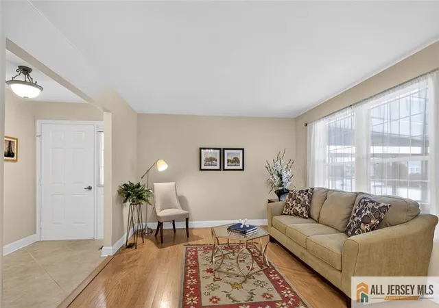 Listing Photo 5 - Condo for sale in building located at 17 George Washington Dr, Monroe, NJ 08831 - Unit #17B