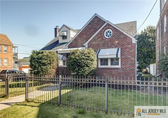 Photo 2 of Single family home for sale at 646 Johnstone St, Perth Amboy, NJ 08861 | MLS# 2660607M | Listing updated on 2025-11-24