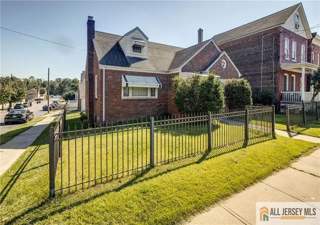 Photo 3 of Single family home for sale at 646 Johnstone St, Perth Amboy, NJ 08861 | MLS# 2660607M | Listing updated on 2025-11-24