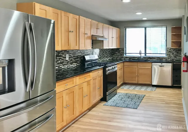 3rd image of 251 Sayre Dr, Plainsboro, NJ 08540 | MLS# 2613962R