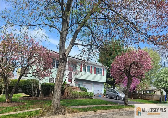 Homes for sale in Metuchen, NJ | 8 Windy Hill Rd, Metuchen, NJ 08840 | MLS# 2770031M