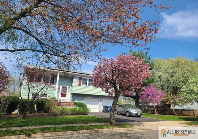 Homes for sale in Metuchen, NJ | 8 Windy Hill Rd, Metuchen, NJ 08840 | MLS# 2770031M