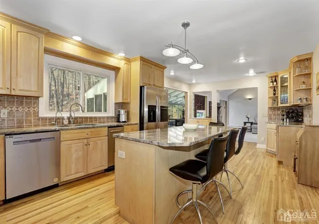 Photo 4 of Single family home for sale at 36 Tower Hl Ln SE, Kinnelon, NJ 07405 | MLS# 2211196R | Listing updated on 2023-09-12