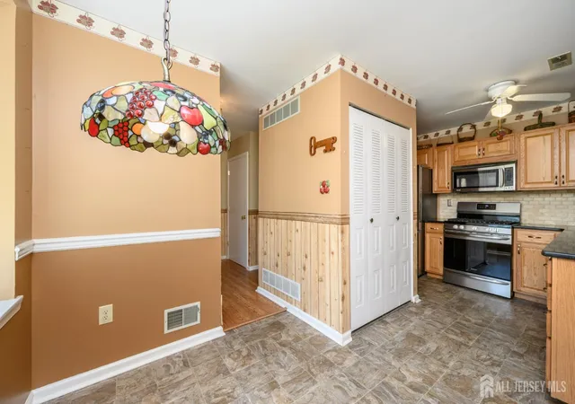 Photo 3 of Single family home for sale at 39 River Bank Dr, Florence, NJ 08554 | MLS# 2703280R | Listing updated on 2026-09-21