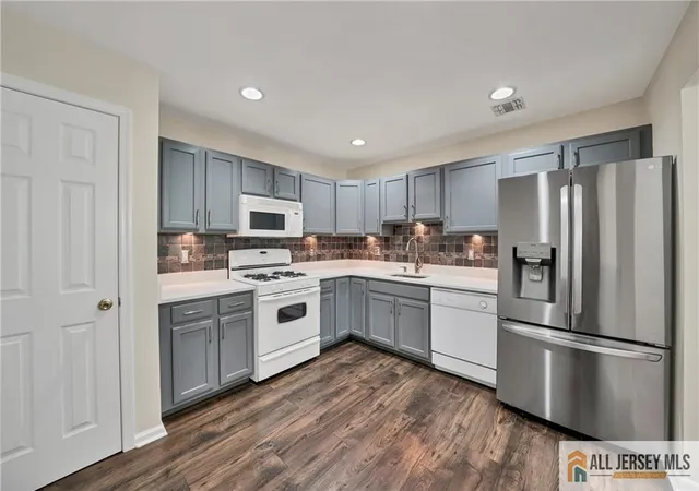 2nd image of 157 Forest Dr #157, Piscataway, NJ 08854 | MLS# 2662216M