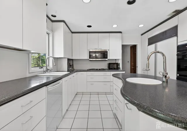 Photo 3 of Single family home for sale at 39 Independence Dr, East Brunswick, NJ 08816 | MLS# 2615240R | Listing updated on 2026-09-20