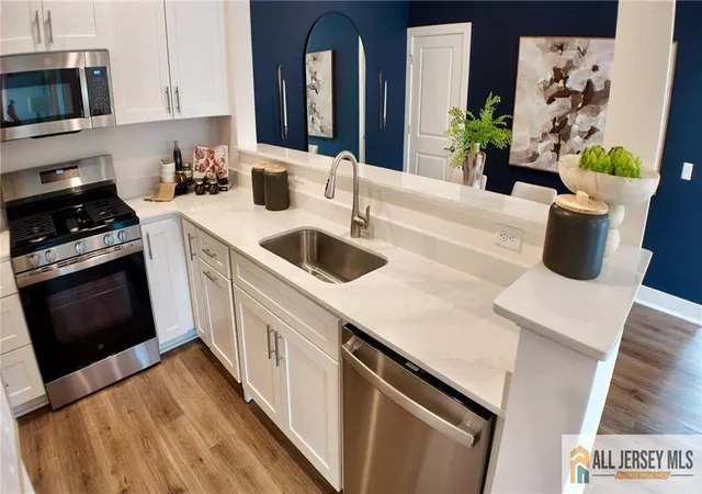Listing Photo 5 - Condo for sale in building located at 2304 Prince Hall Dr, Pennington, NJ 08534