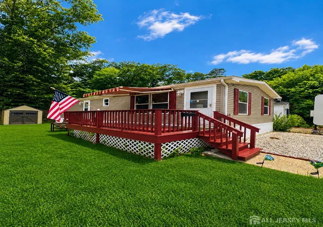 Homes for sale in Keansburg, NJ | 62 Stern Ave, Keansburg, NJ 07734 | MLS# 2618401R