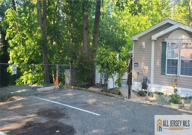 Photo 2 of Manufactured home for sale at 2505 Woodbridge Ave #44L, Edison, NJ 08817 | MLS# 2770062M | Listing updated on 2026-08-18