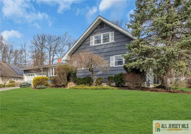 Photo 2 of Single family home for sale at 25 Greenwich Rd, Edison, NJ 08820 | MLS# 2661564M | Listing updated on 2026-04-03