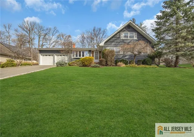 Photo 3 of Single family home for sale at 25 Greenwich Rd, Edison, NJ 08820 | MLS# 2661564M | Listing updated on 2026-04-03