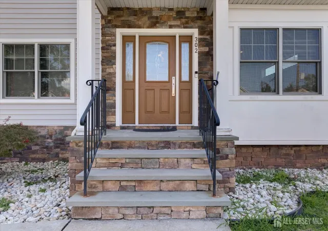 Photo 3 of Single family home for sale at 302 Central Ave, Edison, NJ 08817 | MLS# 2702568R | Listing updated on 2026-09-23