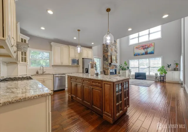 Photo 4 of Single family home for sale at 302 Central Ave, Edison, NJ 08817 | MLS# 2702568R | Listing updated on 2026-09-23