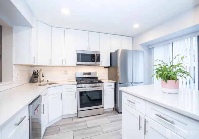 5th image of 9 Wood Acres Dr, North Brunswick, NJ 08902 | MLS# 2701356R
