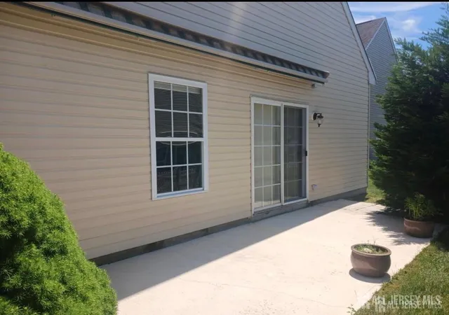 2nd image of 6 Holly Manor Ct, Helmetta, NJ 08828 | MLS# 2617140R