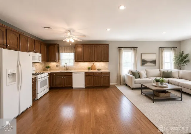 4th image of 6 Holly Manor Ct, Helmetta, NJ 08828 | MLS# 2617140R