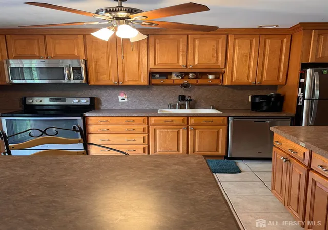 5th image of 2 Jason Dr, North Brunswick, NJ 08902 | MLS# 2701579R