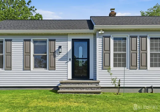 Photo 3 of Single family home for sale at 7 Smith Branch Rd, Whitehouse Station, NJ 08889 | MLS# 2617955R | Listing updated on 2026-08-07