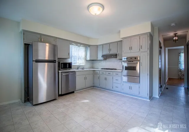 5th image of 14 Tracey Dr, Milltown, NJ 08850 | MLS# 2616485R