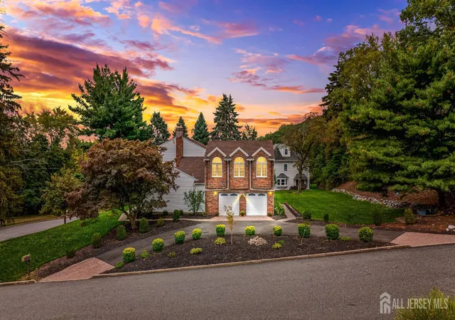 Photo 1 of Single family home for sale at 6 Old Orchard Ct, Hawthorne, NJ 07506 | MLS# 2602776R | Listing updated on 2025-10-22