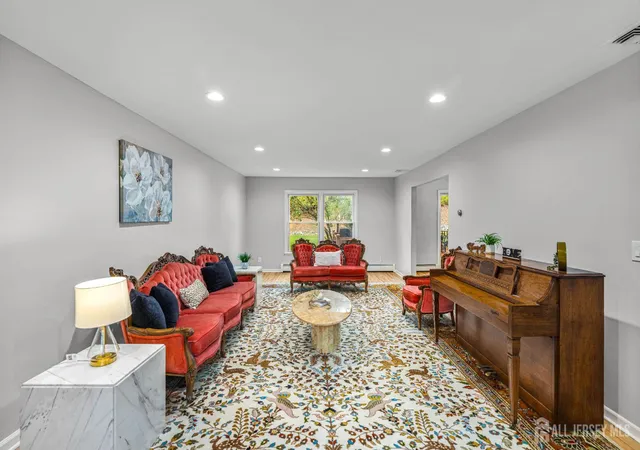 Photo 3 of Single family home for sale at 6 Old Orchard Ct, Hawthorne, NJ 07506 | MLS# 2602776R | Listing updated on 2025-10-22