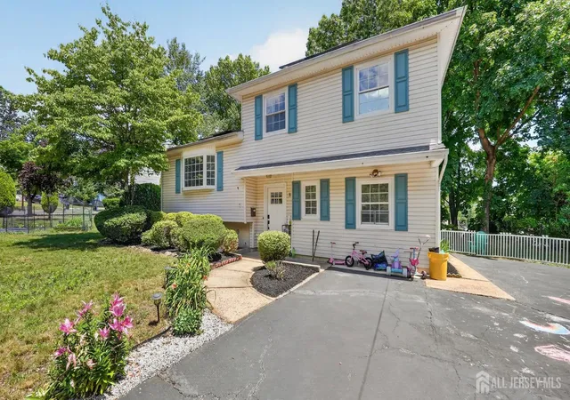 1st image of 8 Alpine Ct, East Brunswick, NJ 08816 | MLS# 2618047R