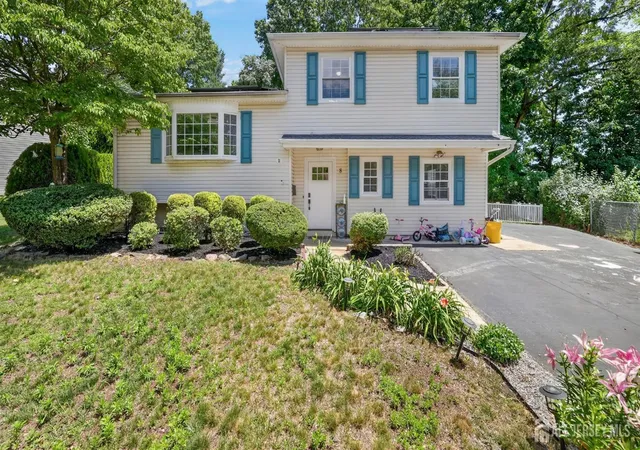 2nd image of 8 Alpine Ct, East Brunswick, NJ 08816 | MLS# 2618047R