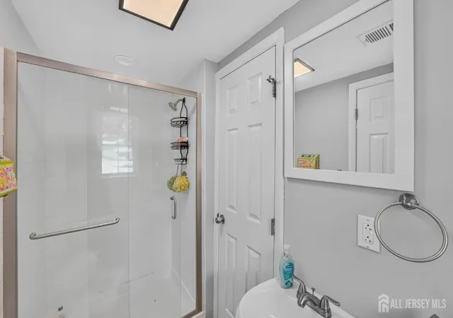 3rd image of 8 Alpine Ct, East Brunswick, NJ 08816 | MLS# 2618047R