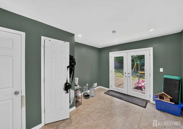 4th image of 8 Alpine Ct, East Brunswick, NJ 08816 | MLS# 2618047R