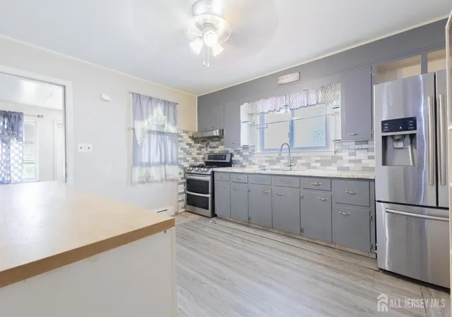 Photo 4 of Single family home for sale at 100 Washington Rd, Sayreville, NJ 08872 | MLS# 2703051R | Listing updated on 2026-09-10