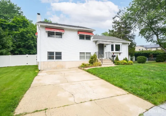 2nd image of 12 Gover Ct, Spotswood, NJ 08884 | MLS# 2701222R