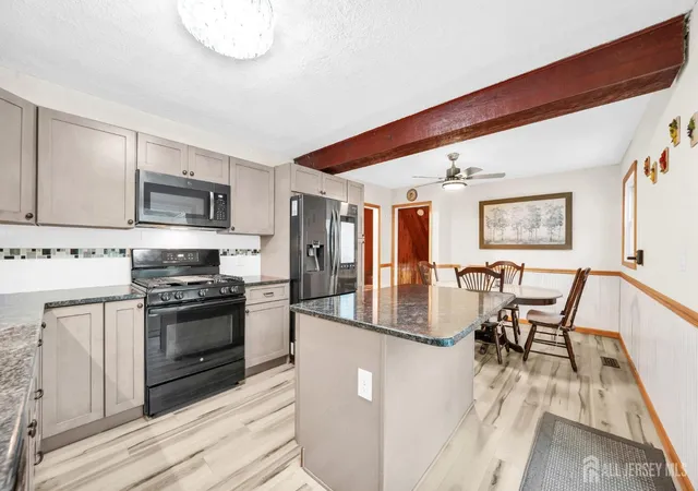 5th image of 12 Gover Ct, Spotswood, NJ 08884 | MLS# 2701222R