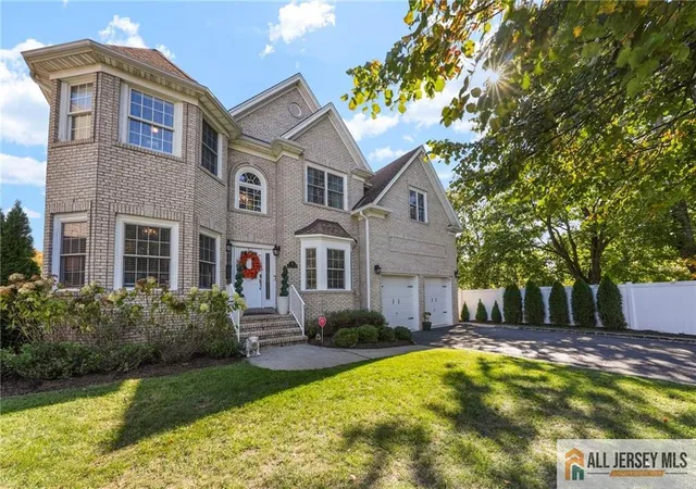 Photo 2 of Single family home for sale at 5 Elizabeth Ct, Colonia, NJ 07067 | MLS# 2560548M | Listing updated on 2026-04-01
