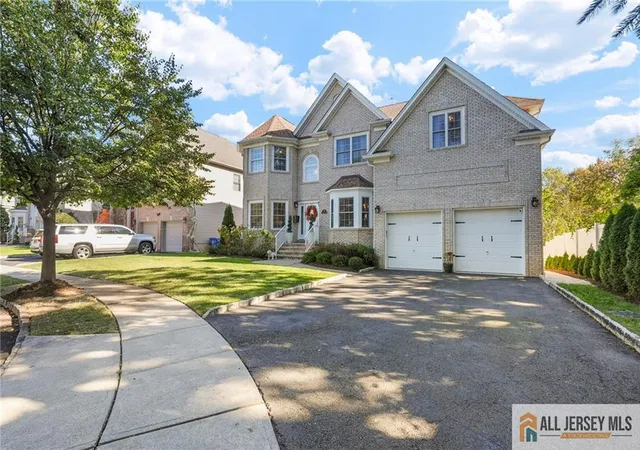 Photo 3 of Single family home for sale at 5 Elizabeth Ct, Colonia, NJ 07067 | MLS# 2560548M | Listing updated on 2026-04-01