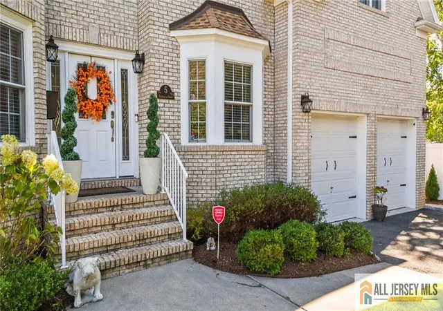 Photo 3 of Single family home for sale at 5 Elizabeth Ct, Colonia, NJ 07067 | MLS# 2560548M | Listing updated on 2026-04-01