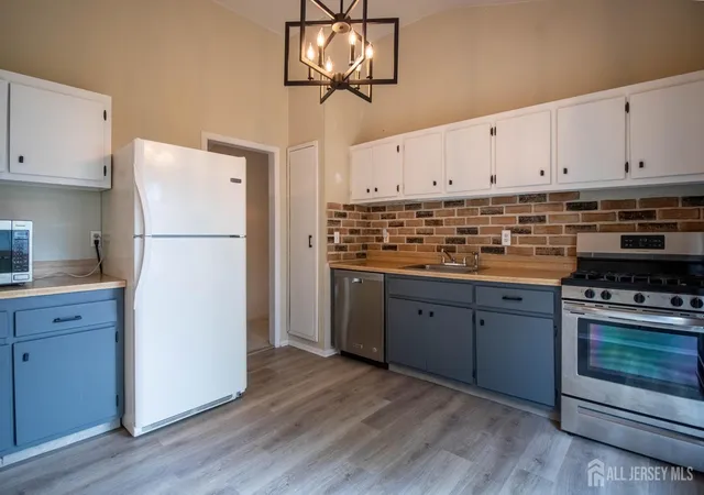 5th image of 7 Cortland Dr, Somerset, NJ 08873 | MLS# 2701653R