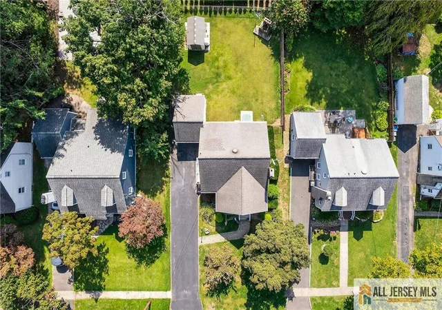 Photo 2 of Single family home for sale at 529 4th Street, Dunellen, NJ 08812 | MLS# 2660525M | Listing updated on 2025-10-25