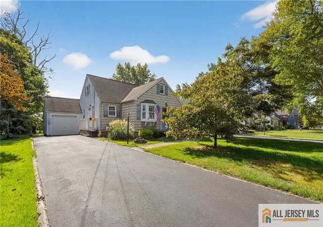 Photo 3 of Single family home for sale at 529 4th Street, Dunellen, NJ 08812 | MLS# 2660525M | Listing updated on 2025-10-25