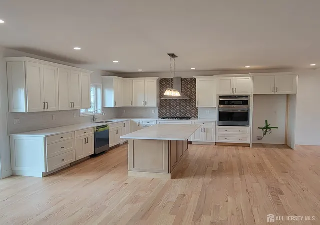 2nd image of 208 E James Pl E, Iselin, NJ 08830 | MLS# 2702576R