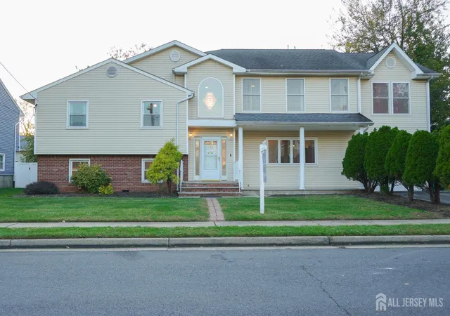 Single family home for sale at 3 E Charles Ct, Edison, NJ 08820 | MLS# 2705998R