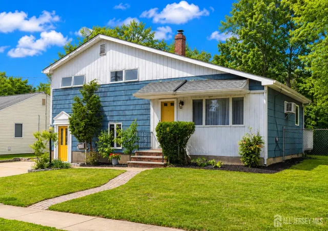 Photo 2 of Single family home for sale at 8 Stony Rd, Edison, NJ 08817 | MLS# 2615792R | Listing updated on 2026-08-14