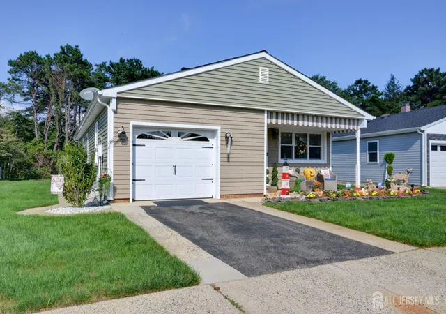Photo 2 of Single family home for sale at 126 Santiago Dr, Toms River, NJ 08757 | MLS# 2618447R | Listing updated on 2026-06-30