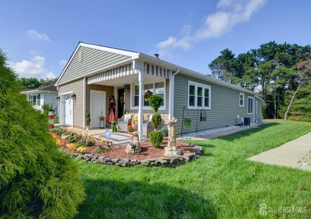 Photo 3 of Single family home for sale at 126 Santiago Dr, Toms River, NJ 08757 | MLS# 2618447R | Listing updated on 2026-06-30