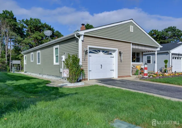Photo 3 of Single family home for sale at 126 Santiago Dr, Toms River, NJ 08757 | MLS# 2618447R | Listing updated on 2026-06-30
