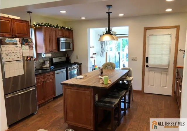 Photo 4 of House for sale at 32 Avenel St, Avenel, NJ 07001 | MLS# 2770404M | Listing updated on 2026-08-31