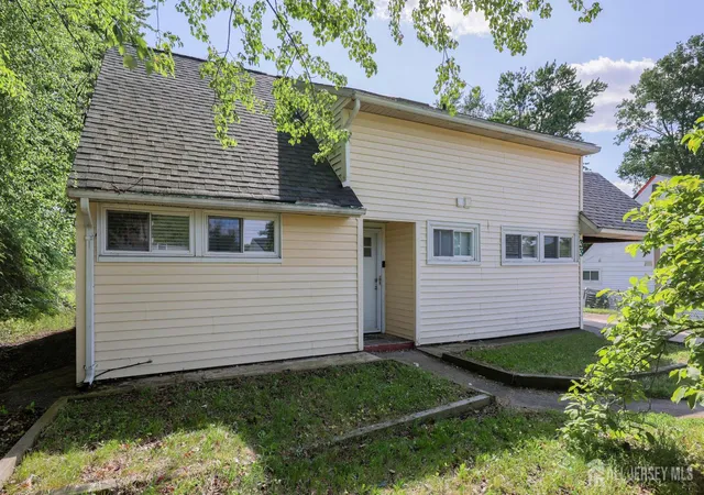 Photo 3 of Single family home for sale at 33 Pine Tree Rd, Old Bridge, NJ 08857 | MLS# 2616680R | Listing updated on 2026-08-31