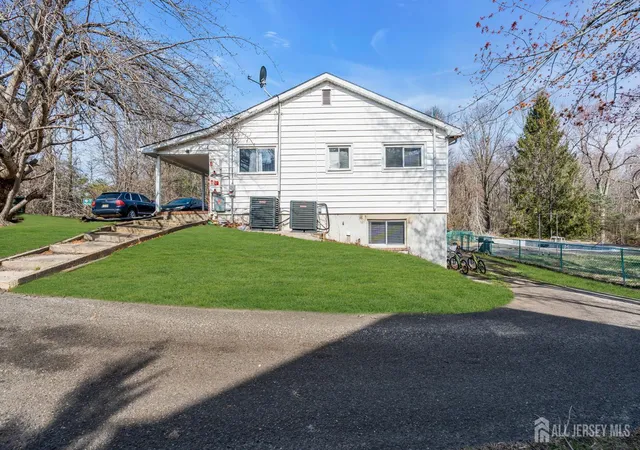 Photo 4 of Single family home for sale at 184 Route 520, Morganville, NJ 07751 | MLS# 2615329R | Listing updated on 2026-05-07