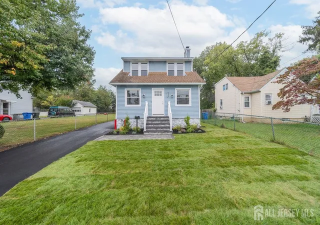 Photo 3 of Single family home for sale at 412 East Ave, Sewaren, NJ 07077 | MLS# 2604542R | Listing updated on 2025-10-10