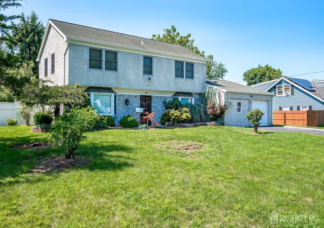 Photo 3 of Single family home for sale at 20 Tamarack Rd, Somerset, NJ 08873 | MLS# 2701139R | Listing updated on 2026-10-01