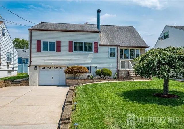 Photo 3 of Single family home for sale at 40 Concannon Dr, Fords, NJ 08863 | MLS# 2700840R | Listing updated on 2026-09-06